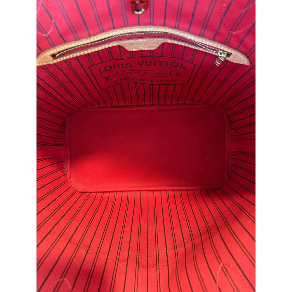 Louis Vuitton Neverfull MM in Monogram with Cherry Red Striped Interior - Picture 9 of 10